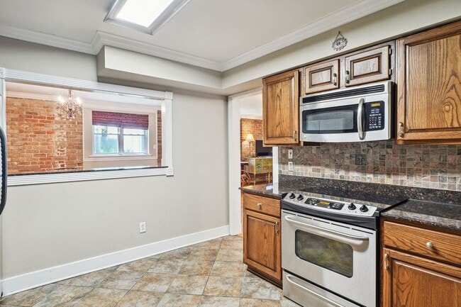 Building Photo - 4716 Annunciation St