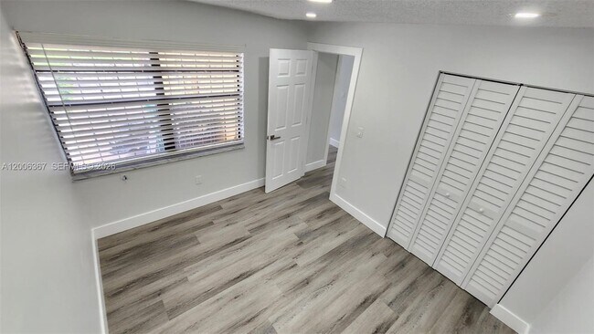 Building Photo - 5046 SW 145th Ave