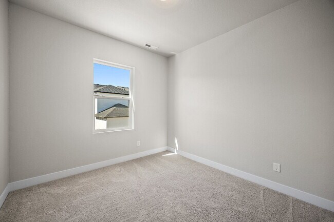 Building Photo - Modern 4 Bedroom, 2 Bathroom Westside Home with Balcony Views of Garden of the Gods!