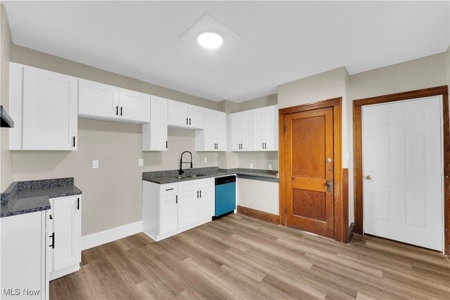 Building Photo - 4318 W 50th St