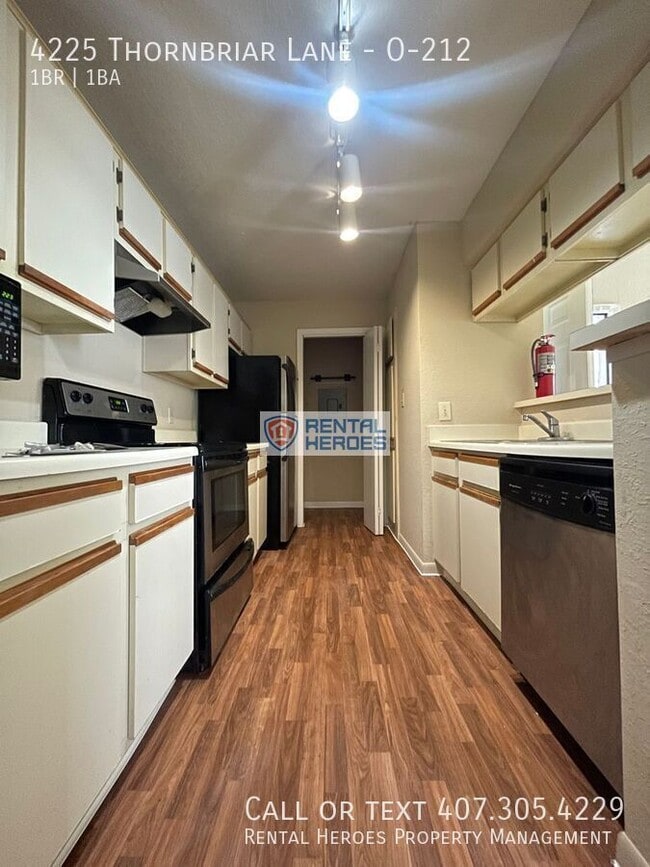 Building Photo - 4225 Thornbriar Ln