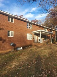 Building Photo - Large Apartment in Albemarle, NC