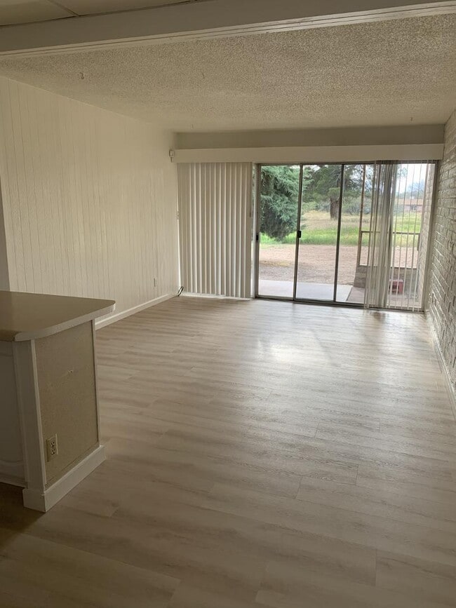 Building Photo - 4140 E Cliffside Trail