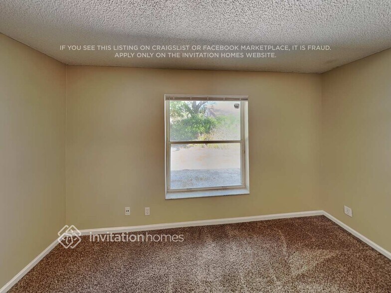 Building Photo - 5831 NW 40th Ln