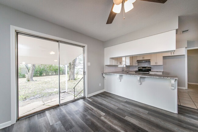 Building Photo - 17 Chalet St