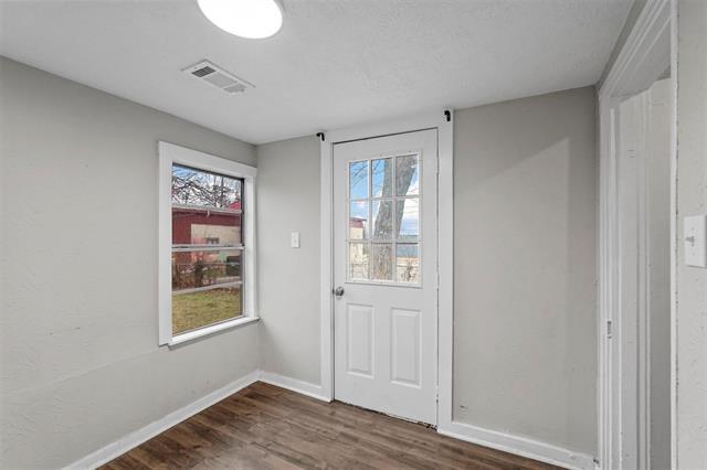 Building Photo - 908 E Houston St