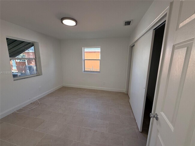 Building Photo - 2051-2055 NE 167th St