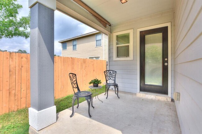 Building Photo - 2206 Weiss Ln