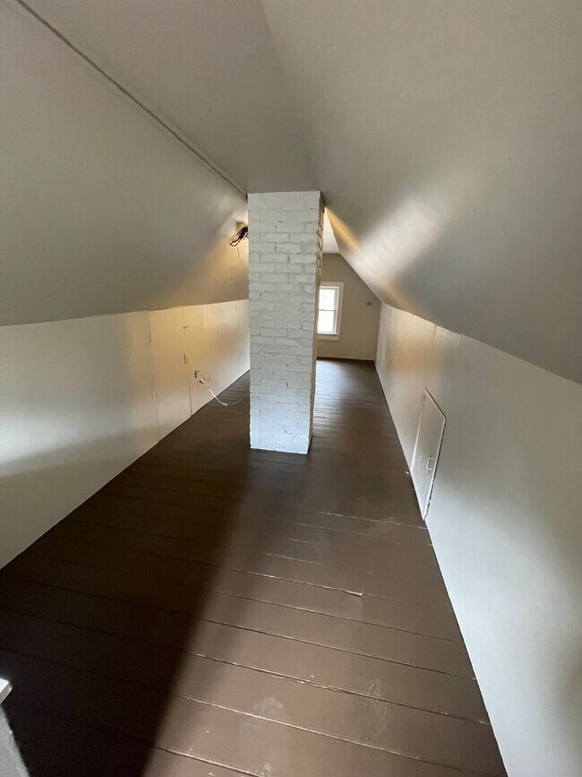 Building Photo - Serene Richmond Cottage Retreat | 2BR, Hardwood Floors, Pet-Friendly- $2500