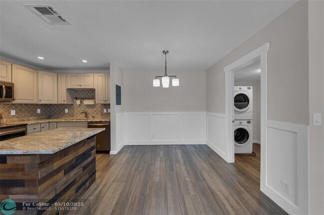Building Photo - 160 Cypress Club Dr