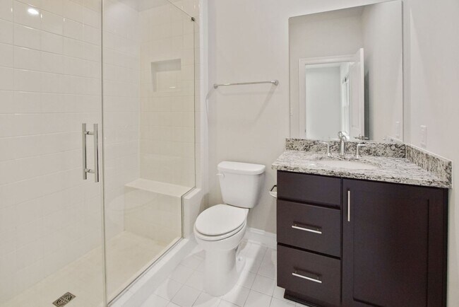 Building Photo - 5 Bed 4.5 Bath - Bethesda Single Family - ...