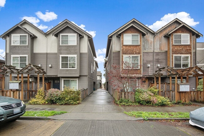 Building Photo - 1209 Aurora Ave N