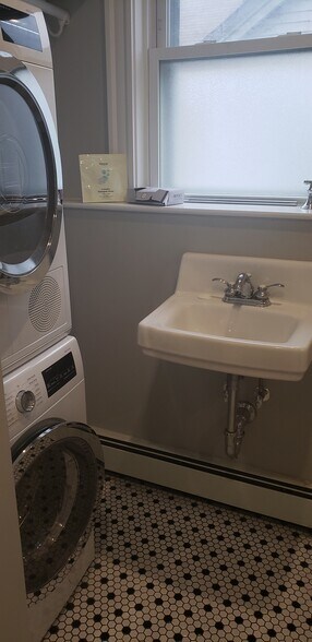 In unit washer & dryer - 59 St Andrew Rd