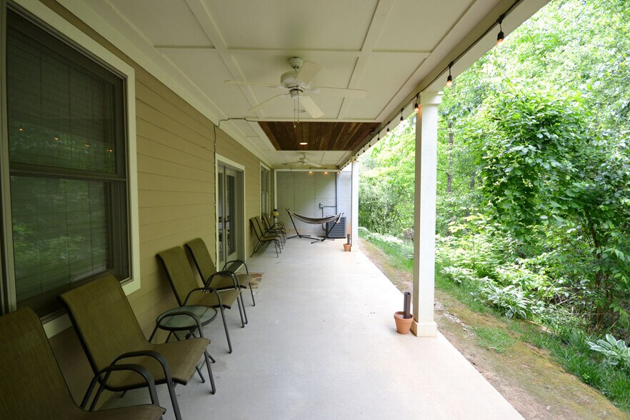 Building Photo - 33 Winterhawk Drive