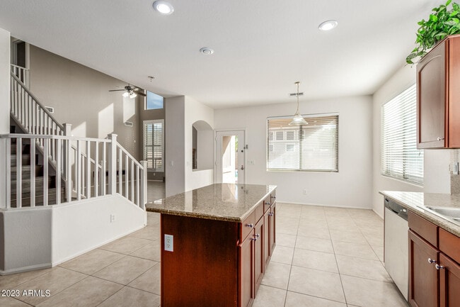 Building Photo - 40747 W Robbins Dr