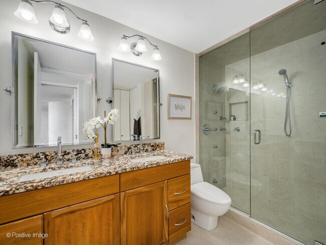 Building Photo - 2020 N Lincoln Park W