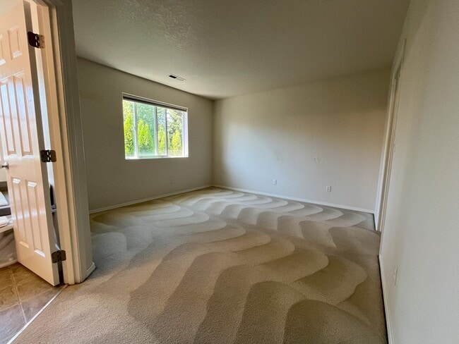 Building Photo - Welcome to this charming 3-bedroom, 3-bathroom home in Forest Grove!