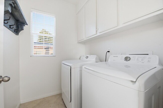 Building Photo - 1482 Franceschi Dr