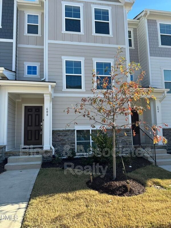 Building Photo - 608 Gimari Dr