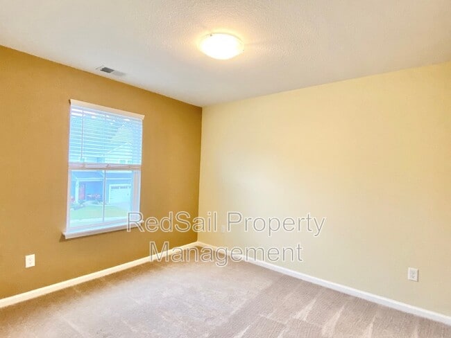 Building Photo - 264 Veterans Ct