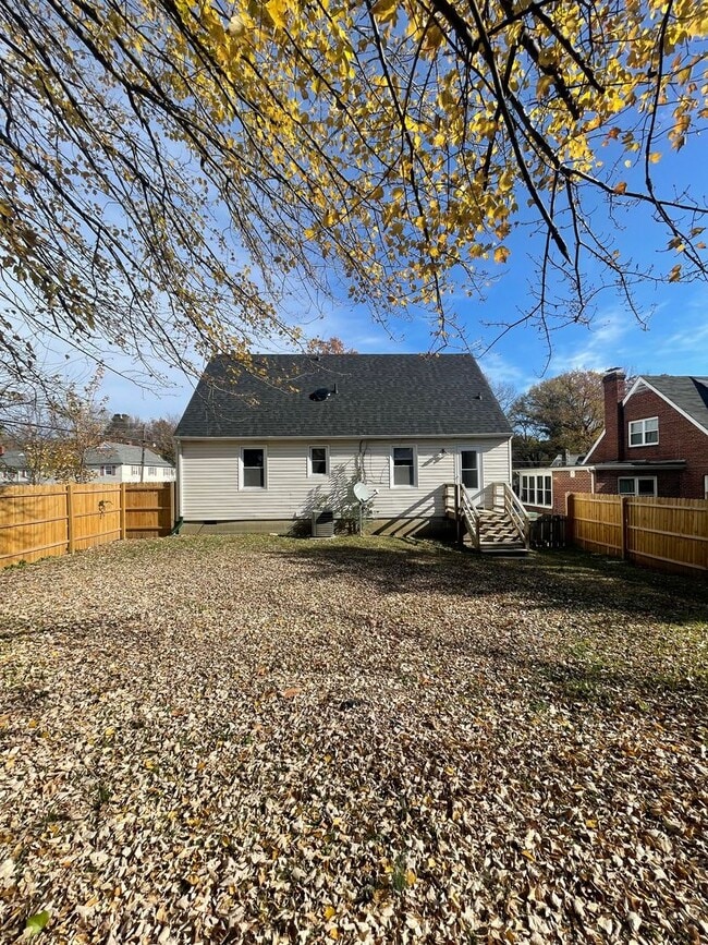 Building Photo - 1014 Colonial Ave