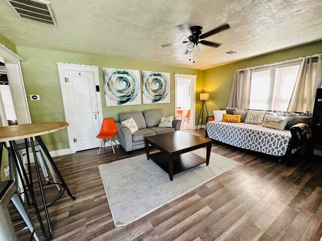 Building Photo - 1606 SW A Ave