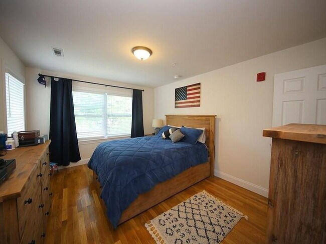 Building Photo - 10 Irma St