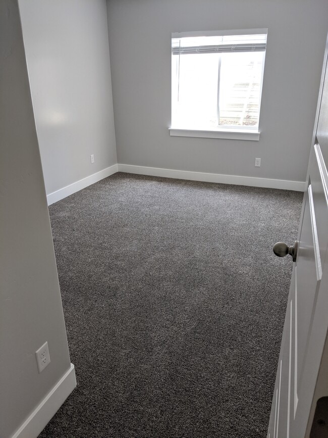 Building Photo - 540 E 200 S