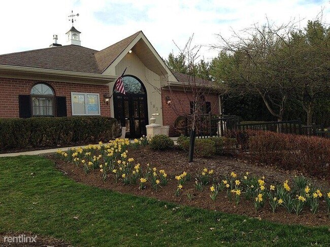 Building Photo - 3 br, 2.5 bath Townhome - 19 Woodward Lane