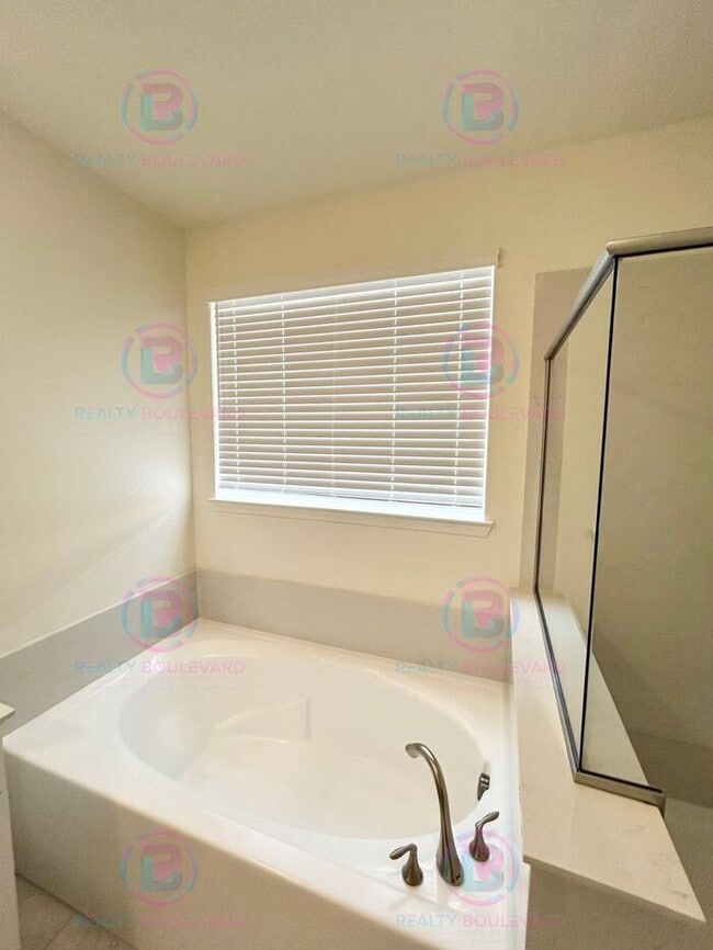 Building Photo - Brand New Home, beautifully designed singl...