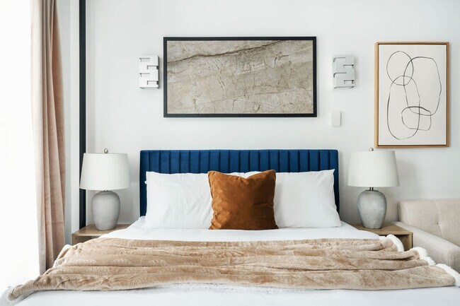 Building Photo - 241 E 24th St