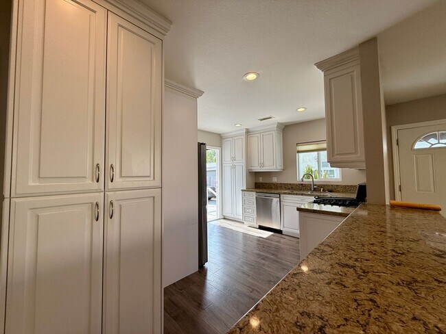 Building Photo - Cottage Home in Normal Heights! Conveniently offers A/C, in Unit Washer/Dryer, Assigned Parking P...
