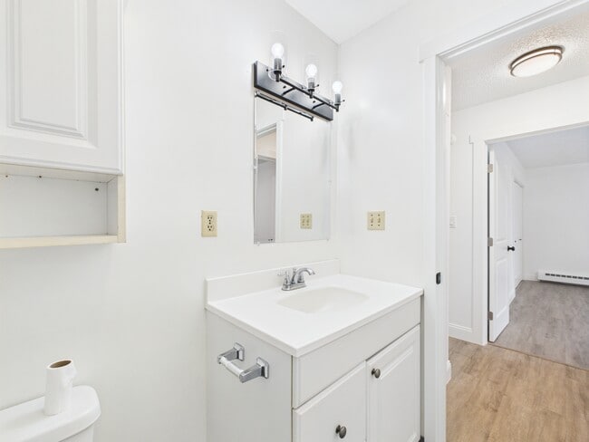 Building Photo - 2663 S Turner St