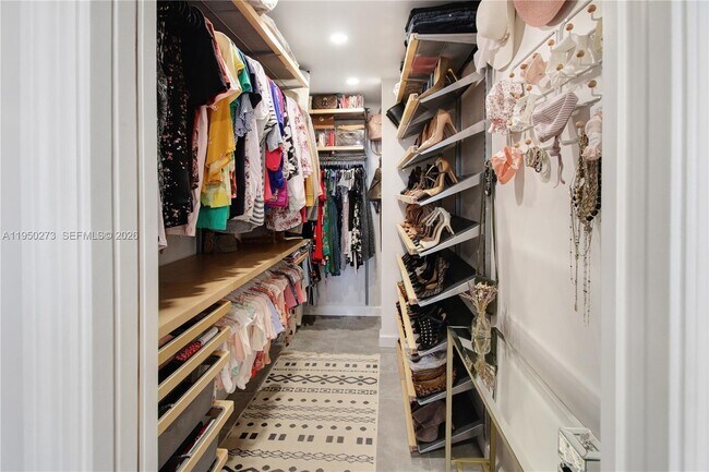 Building Photo - 1625 SE 10th Ave