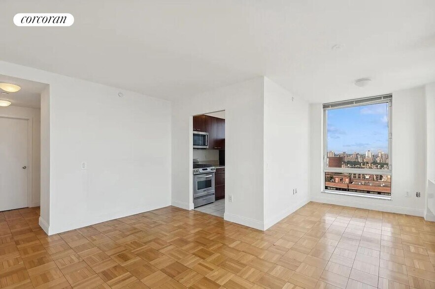 Building Photo - 215 E 96th St