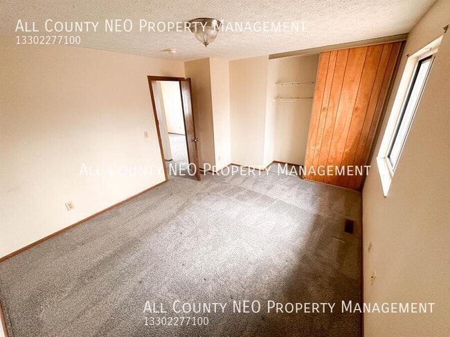 Building Photo - 217 Plum St N