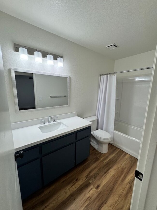Building Photo - North Hilltop 3 Bedroom Home AVAILABLE FOR...