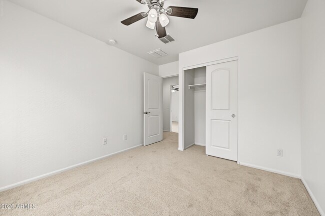 Building Photo - 6135 E Paradise Ln