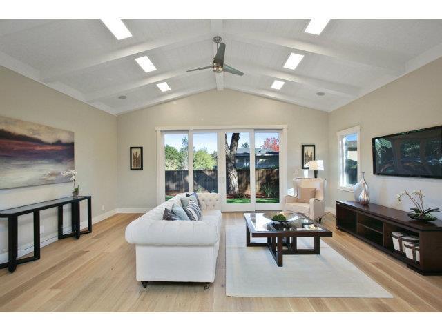 Building Photo - 2025 Santa Cruz Ave