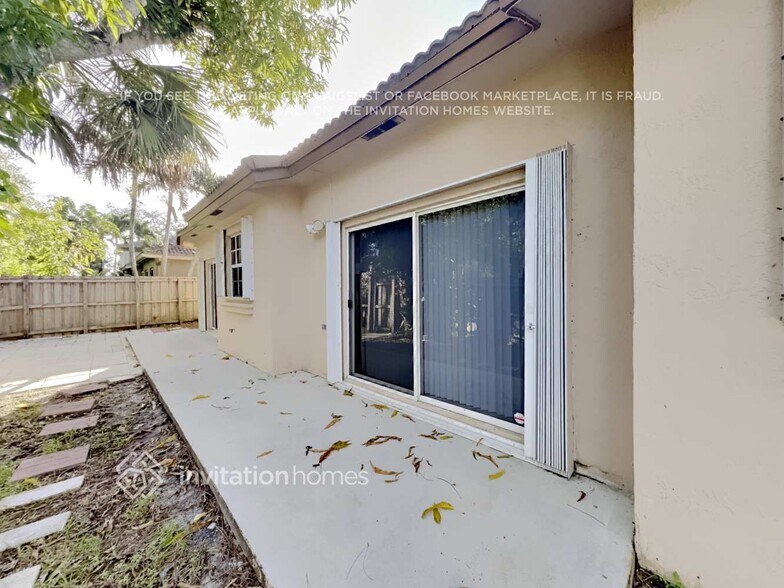 Building Photo - 1445 SW 11th Pl