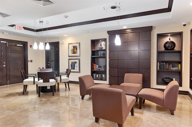 Building Photo - 2421 NE 65th St