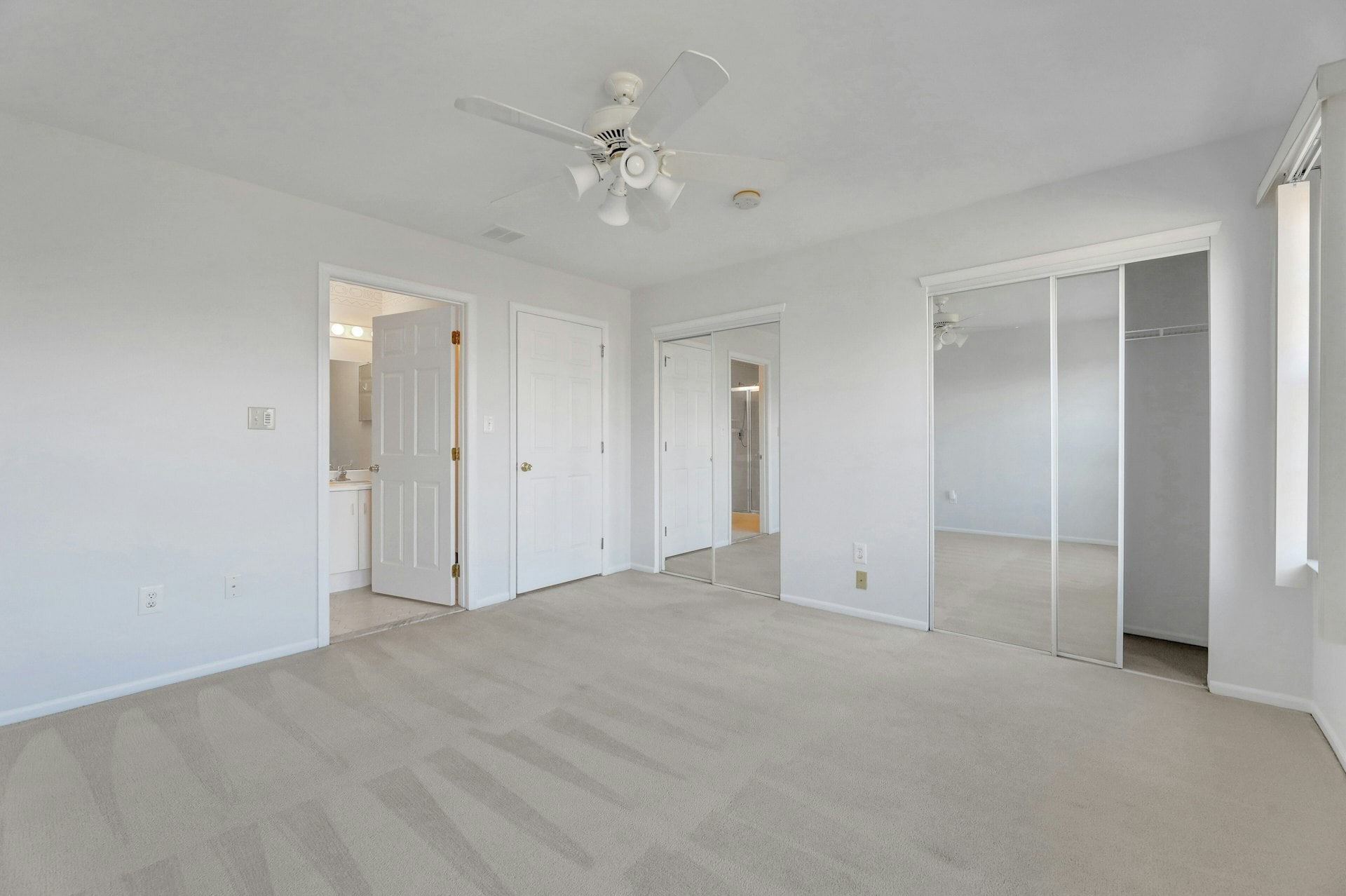 Building Photo - 2198 Kent Ct