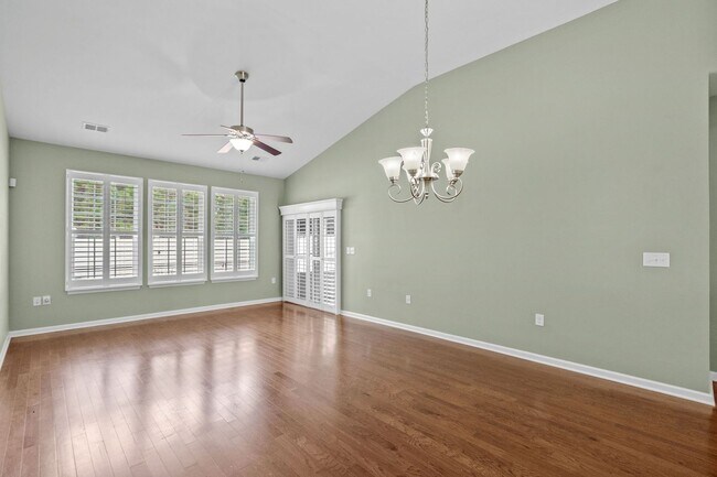 Building Photo - 156 Parmelee Dr
