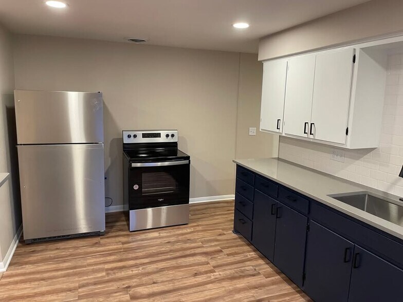 Building Photo - 415 Algoma St