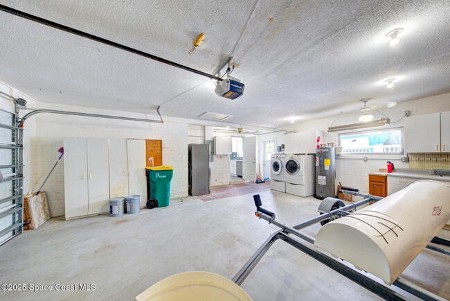 Building Photo - 1065 Molaki Dr