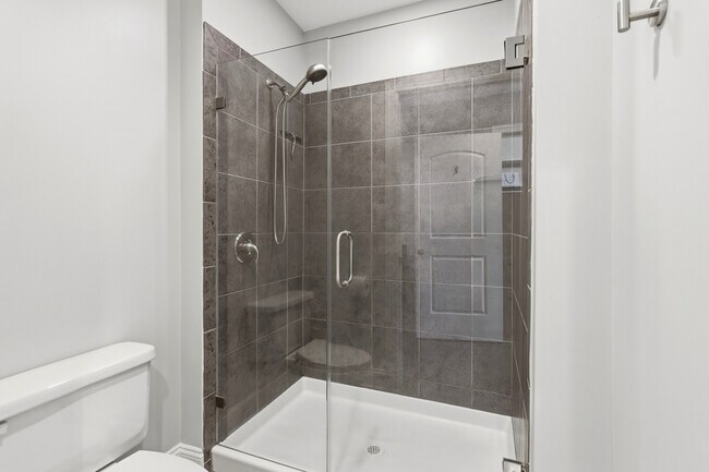Building Photo - 701 Royal Ct