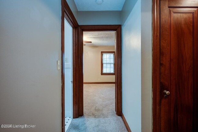 Building Photo - 210 Browns Ln