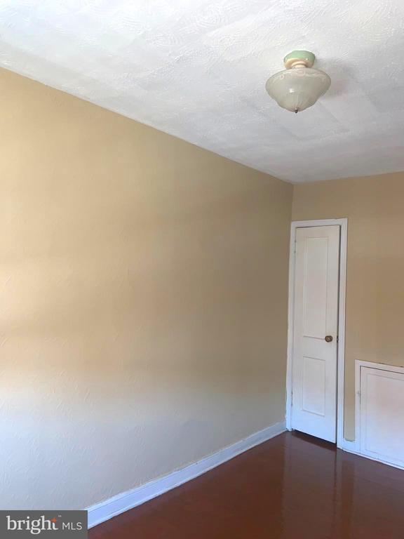 Building Photo - 4613 Hartel Ave