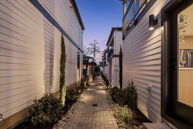Building Photo - Modern Living in the Heart of Lake Oswego!! Stunning New 3BR 2.5BA