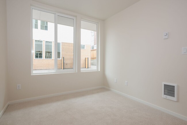 Building Photo - One year old townhome